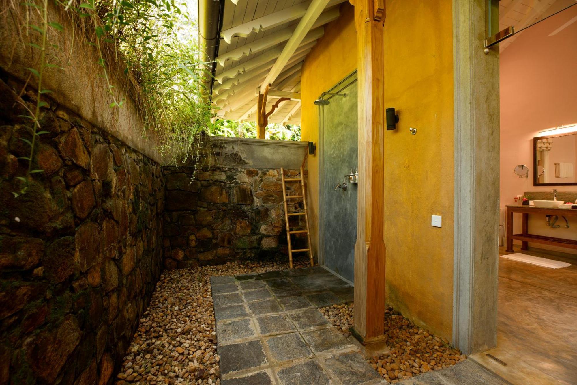 Kahanda Kanda - Level 1 Safe&secure Hotel